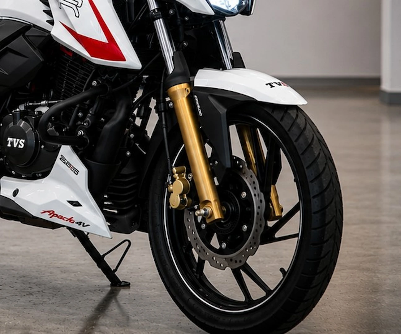TVS Apache RTR 200 4V front disc brake and 37mm USD fork